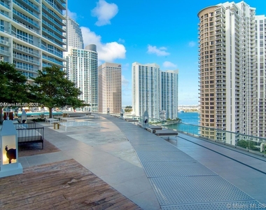 465 Brickell Ave - Photo Thumbnail 16