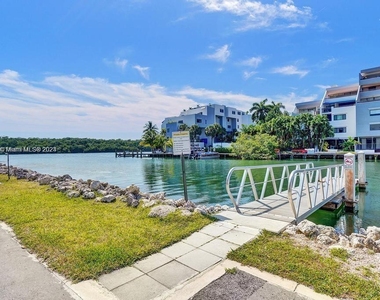 400 Kings Point Dr - Photo Thumbnail 20