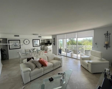 609 Ocean Dr - Photo Thumbnail 4