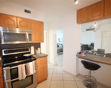 5151 Collins Ave - Photo Thumbnail 13