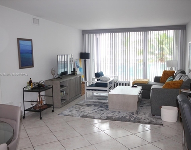 5151 Collins Ave - Photo Thumbnail 1