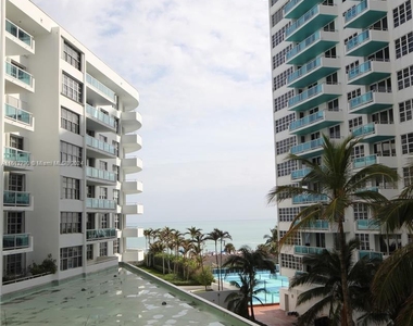 5151 Collins Ave - Photo Thumbnail 15