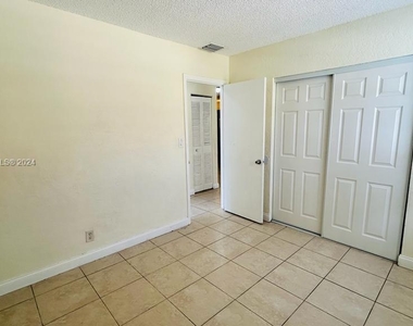 2634 Riverside Dr - Photo Thumbnail 7