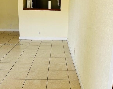 2634 Riverside Dr - Photo Thumbnail 10