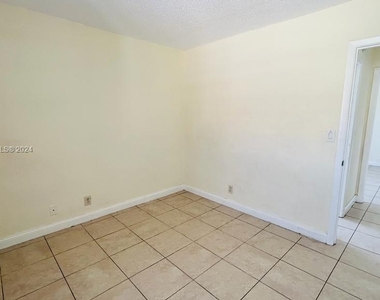 2634 Riverside Dr - Photo Thumbnail 17