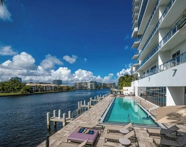 4010 S Ocean Dr - Photo Thumbnail 5