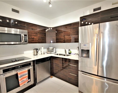 5161 Collins Ave - Photo Thumbnail 7