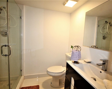 5161 Collins Ave - Photo Thumbnail 12