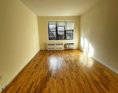 East 10th Street and 1st Avenue - Photo Thumbnail 1