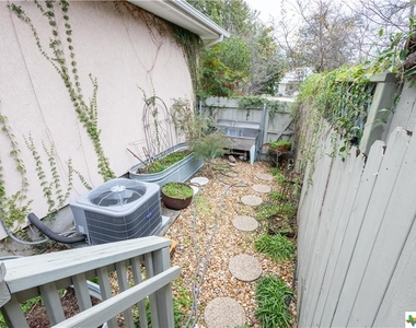 605 Burleson Street - Photo Thumbnail 4