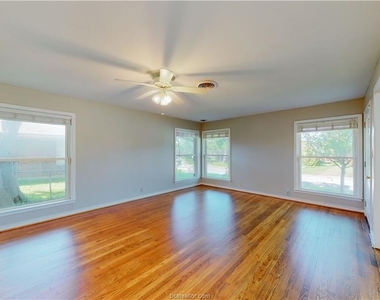 2104 Elmwood - Photo Thumbnail 12