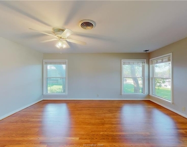 2104 Elmwood - Photo Thumbnail 11