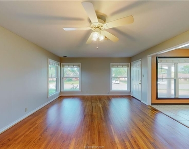 2104 Elmwood - Photo Thumbnail 13