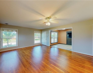 2104 Elmwood - Photo Thumbnail 14