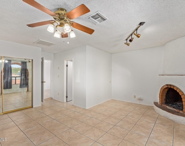 2801 E Sweetwater Avenue - Photo Thumbnail 19