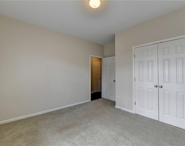 4006 Edgecomb Drive - Photo Thumbnail 9