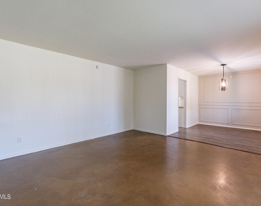 3615 E Clarendon Avenue - Photo Thumbnail 5