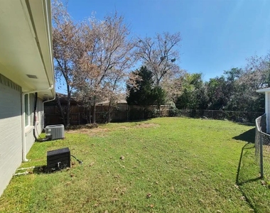 10010 Olmos Drive - Photo Thumbnail 15