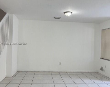 8525 Sw 165th Pl - Photo Thumbnail 3