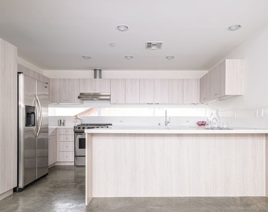 660 Rose Ave - Photo Thumbnail 1