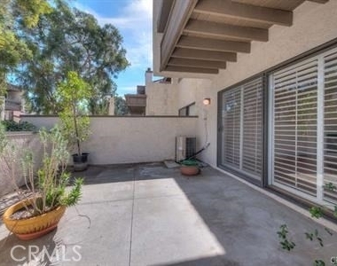 5800 Owensmouth Avenue - Photo Thumbnail 2