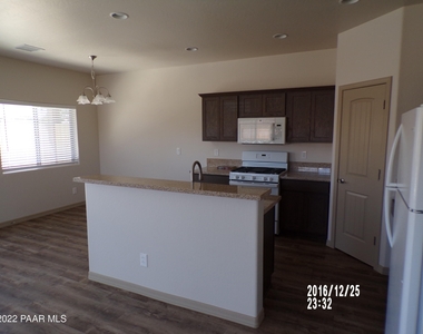 2924 N Yavapai Road - Photo Thumbnail 6