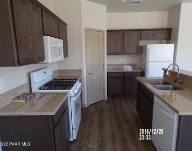 2924 N Yavapai Road - Photo Thumbnail 7