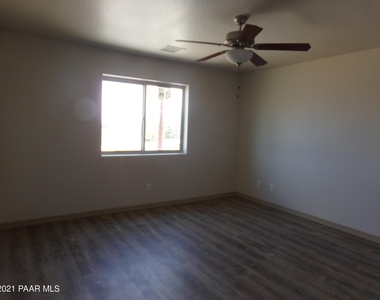 2924 N Yavapai Road - Photo Thumbnail 2