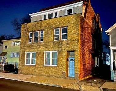 255 North Park Street - Photo Thumbnail 5