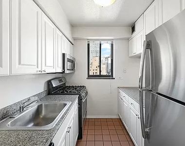 360 East 57th Street - Photo Thumbnail 2