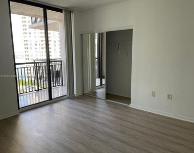 540 Brickell Key Dr - Photo Thumbnail 14