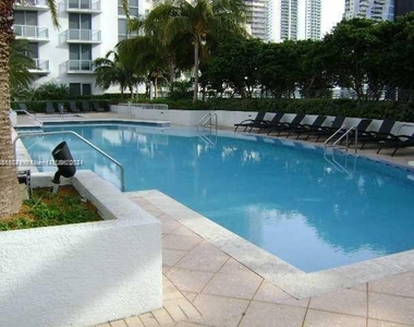 1060 Brickell Ave - Photo Thumbnail 6