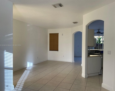 11413 Sw 137th Psge - Photo Thumbnail 2