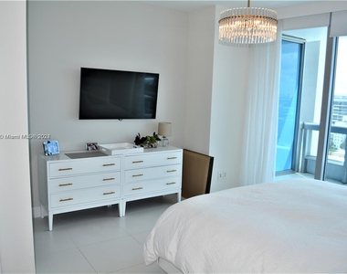 6899 Collins Ave - Photo Thumbnail 3