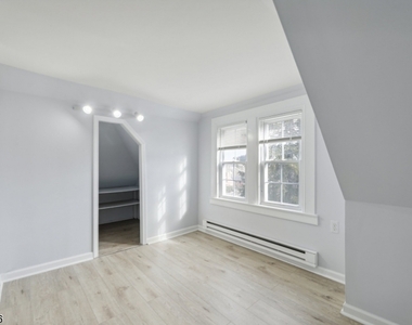 18 Hillside Ave - Photo Thumbnail 11