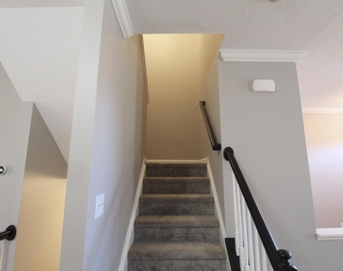 2189 Deyerle Ave - Photo Thumbnail 14