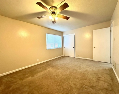 940 Laguna Ave - Photo Thumbnail 7