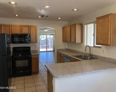 6039 N Panorama Park Drive - Photo Thumbnail 2