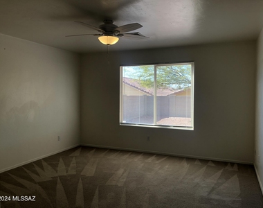 6039 N Panorama Park Drive - Photo Thumbnail 17