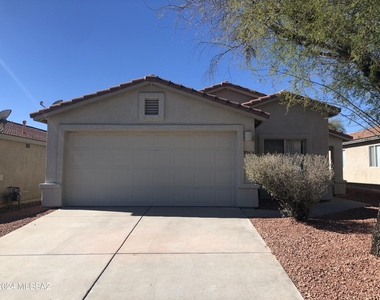 6039 N Panorama Park Drive - Photo Thumbnail 1