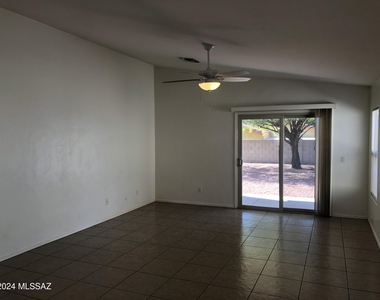 6039 N Panorama Park Drive - Photo Thumbnail 7