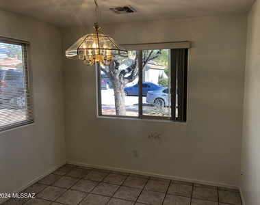 6039 N Panorama Park Drive - Photo Thumbnail 25