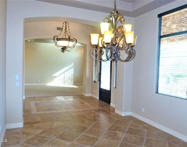 28427 N Rio Mountain Court - Photo Thumbnail 9