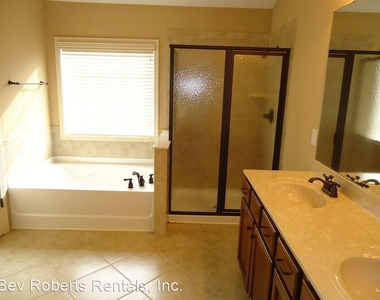 1120 Weston Green Loop - Photo Thumbnail 11