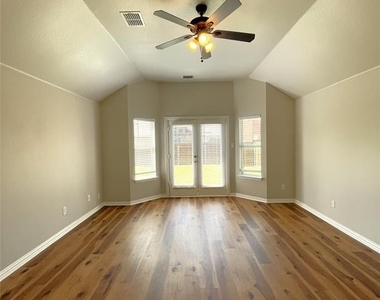 1606 Corkwood Drive - Photo Thumbnail 12