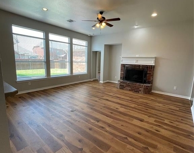 1606 Corkwood Drive - Photo Thumbnail 3