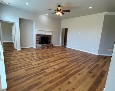 1606 Corkwood Drive - Photo Thumbnail 5