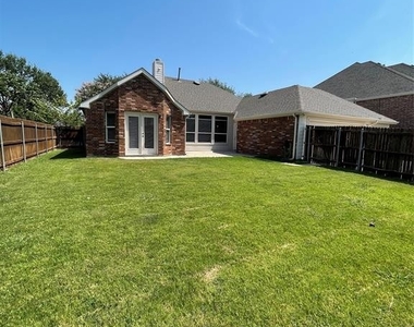 1606 Corkwood Drive - Photo Thumbnail 11