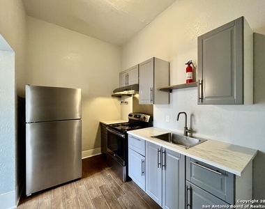 506 W Drexel Ave - Photo Thumbnail 6