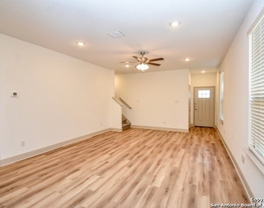 7507 Gramercy Way - Photo Thumbnail 3